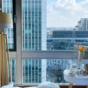 Sur Les Hauteurs De Montparnasse , Paris France