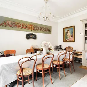 Maison Chanzy 2*, Paris France